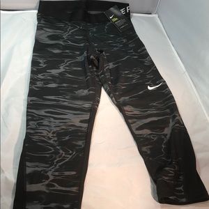 Women’s M Black Nike Drifit leggings “Brand New”